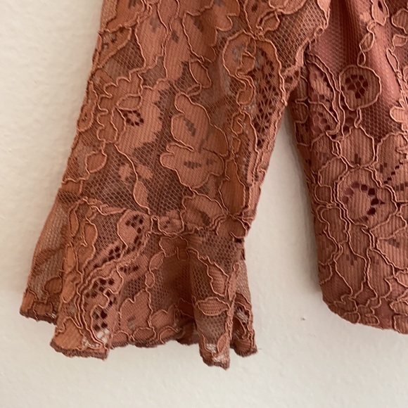 Lace 3/4 flutter sleeve sweetheart top - Picture 4 of 4